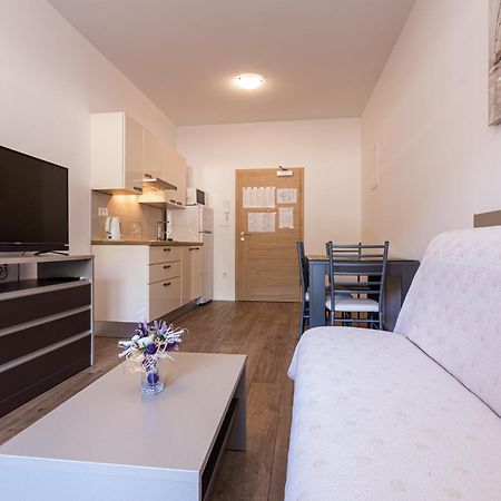 Apartments Crnekovic Tomislava 8A บัชกา ภายนอก รูปภาพ