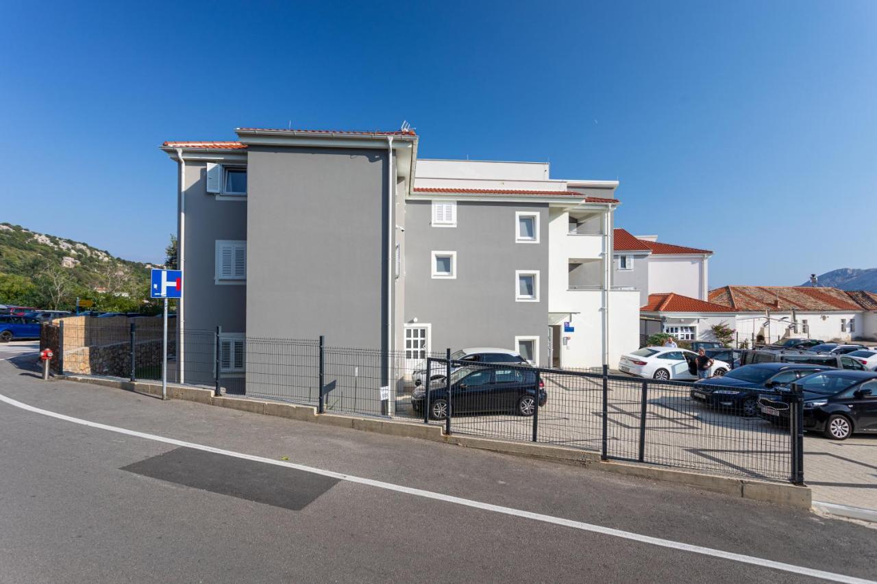 Apartments Crnekovic Tomislava 8A บัชกา ภายนอก รูปภาพ