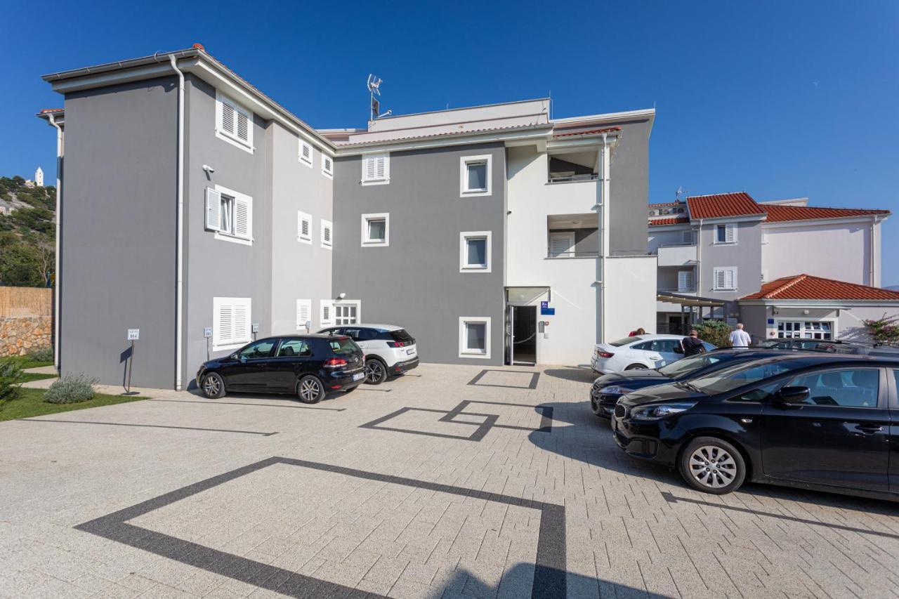 Apartments Crnekovic Tomislava 8A บัชกา ภายนอก รูปภาพ
