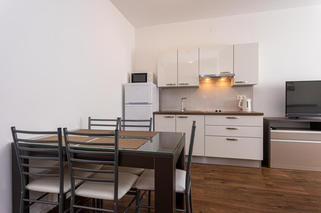 Apartments Crnekovic Tomislava 8A บัชกา ภายนอก รูปภาพ