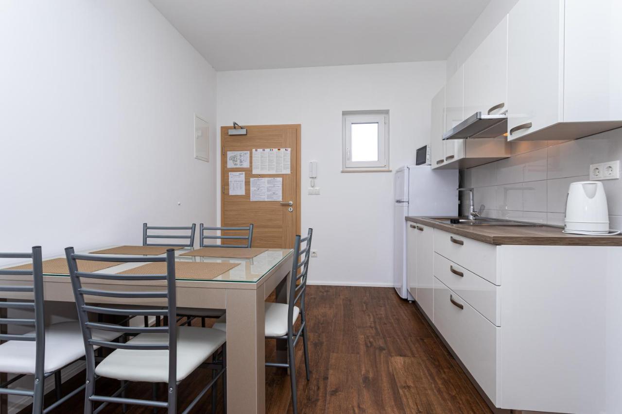 Apartments Crnekovic Tomislava 8A บัชกา ภายนอก รูปภาพ