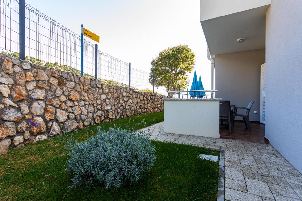Apartments Crnekovic Tomislava 8A บัชกา ภายนอก รูปภาพ