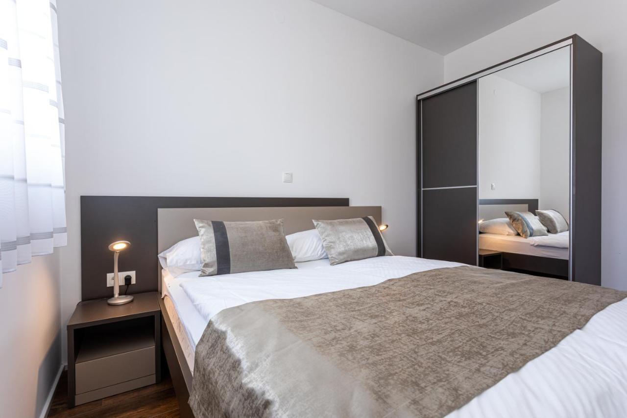 Apartments Crnekovic Tomislava 8A บัชกา ภายนอก รูปภาพ