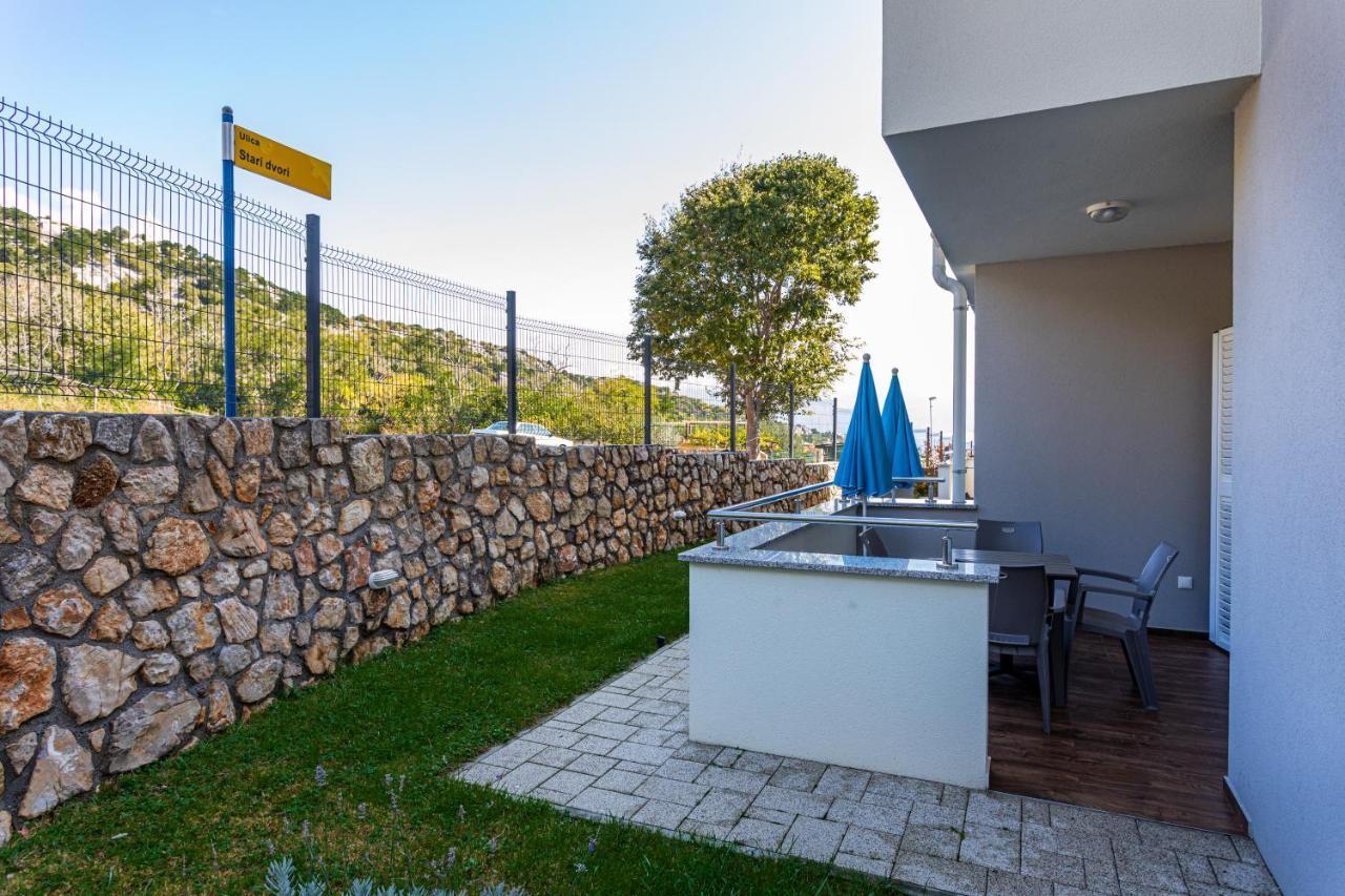 Apartments Crnekovic Tomislava 8A บัชกา ภายนอก รูปภาพ