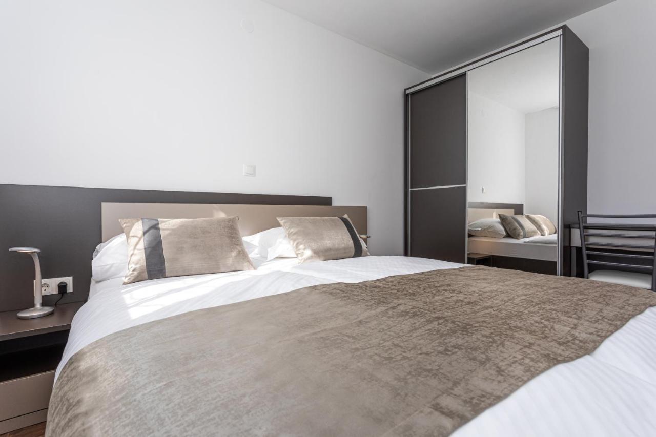 Apartments Crnekovic Tomislava 8A บัชกา ภายนอก รูปภาพ