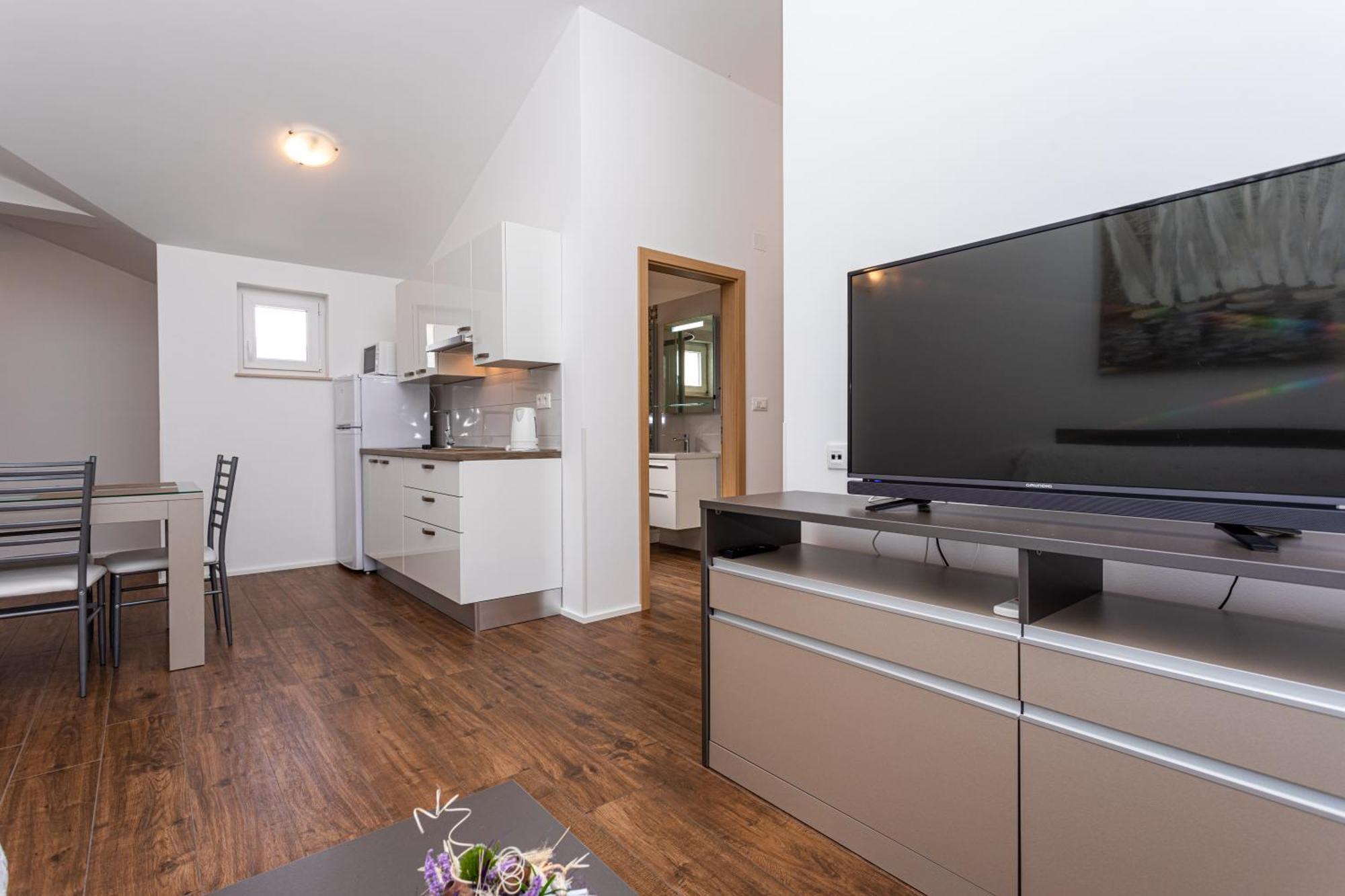 Apartments Crnekovic Tomislava 8A บัชกา ภายนอก รูปภาพ