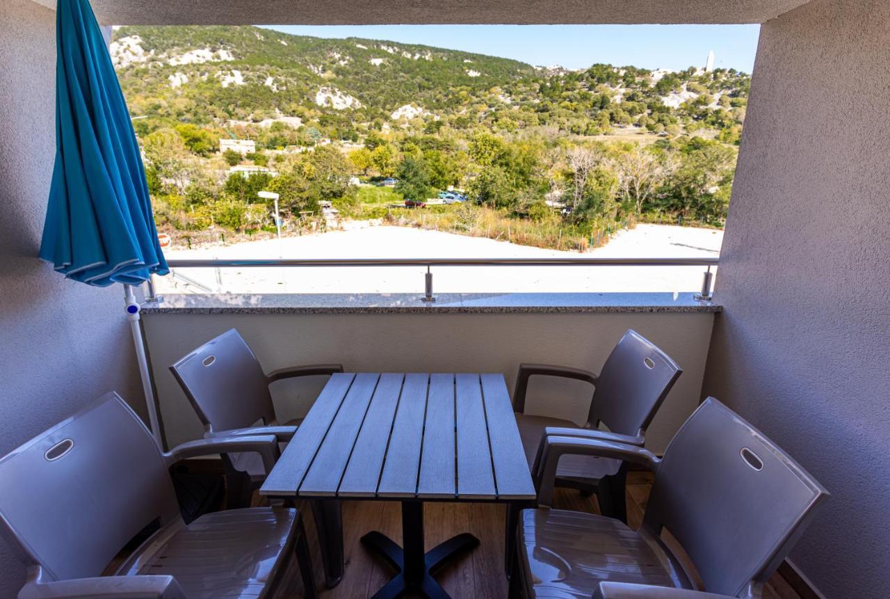 Apartments Crnekovic Tomislava 8A บัชกา ภายนอก รูปภาพ