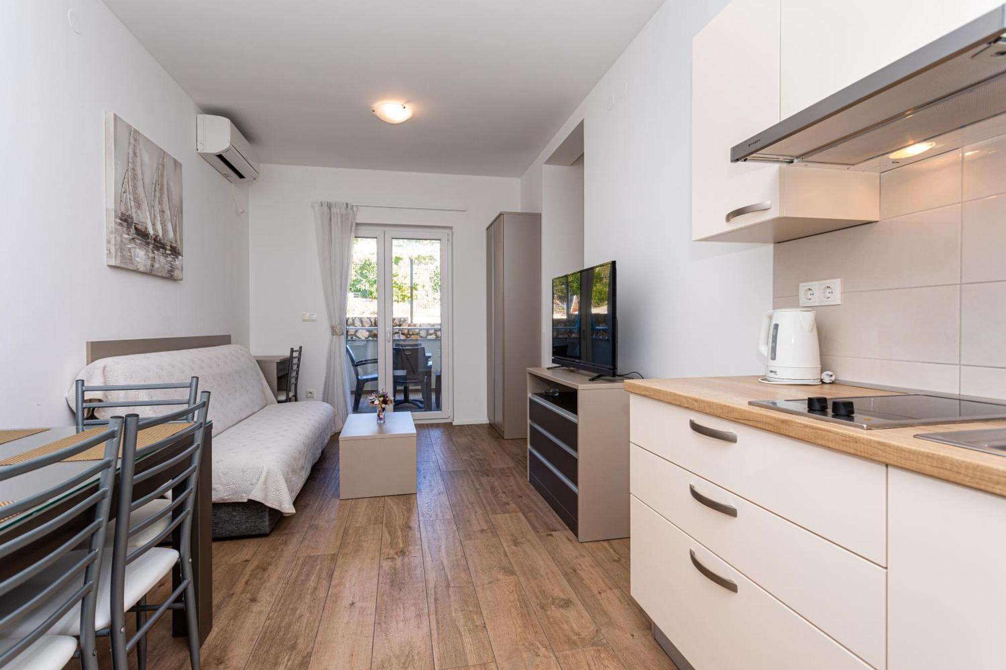 Apartments Crnekovic Tomislava 8A บัชกา ภายนอก รูปภาพ