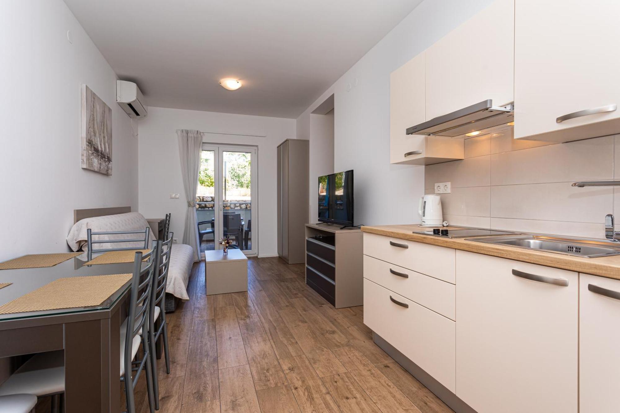 Apartments Crnekovic Tomislava 8A บัชกา ภายนอก รูปภาพ