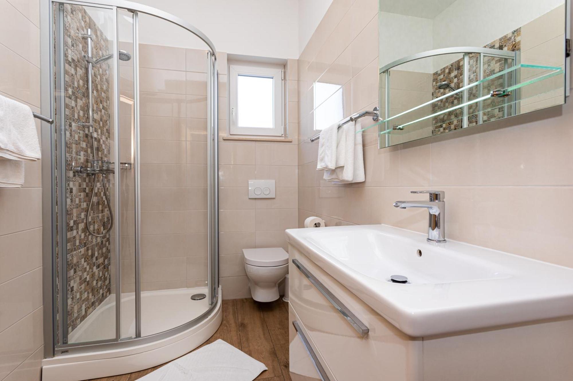 Apartments Crnekovic Tomislava 8A บัชกา ภายนอก รูปภาพ